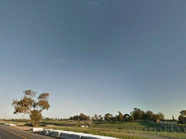 7 781 m² Land available in Crossroads