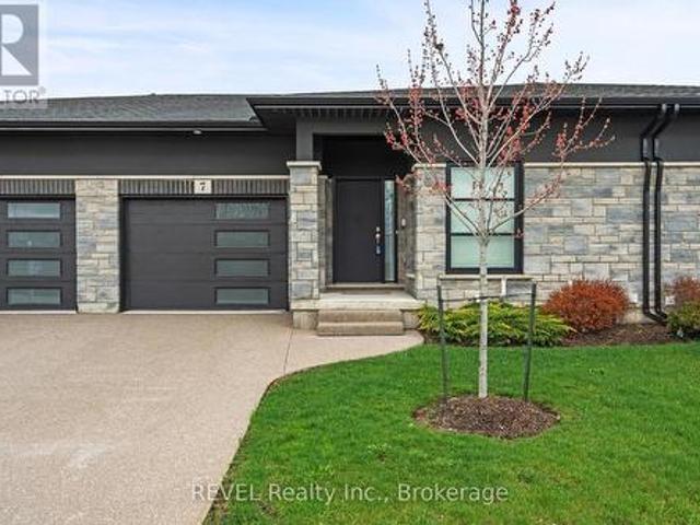 7 7138 Parsa Street E, Niagara Falls Brown, ON, L2H 3W1 townhouse for sale | Listing ID X13017 | Royal LePage