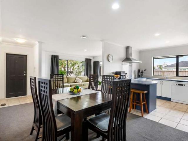 7 & 7A Richard Hill Close, Fairview Heights, North Shore City