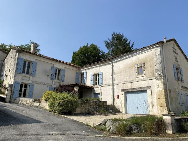 7KM DE VILLEBOIS LAVALETTE Charmante maison ancienne rénovée ave