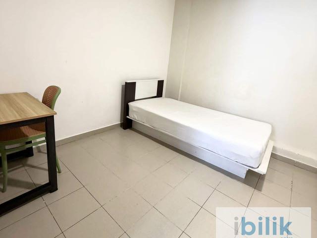 7min to MRT Serdang jaya 11 station to TRX Private room attached toilet