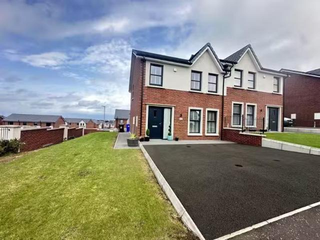 83 Blackthorn Rise
