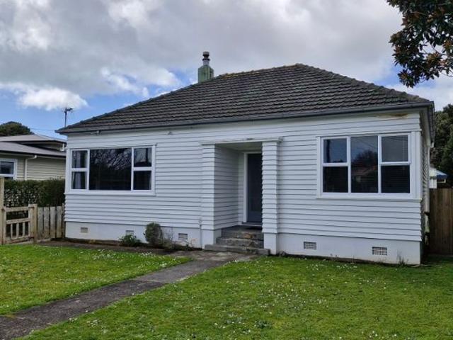 83 Brooklands Road, Brooklands, New Plymouth