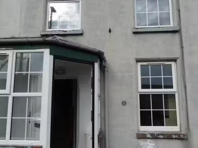 83 Railway Street