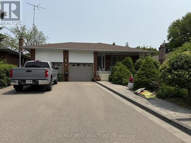 83 Shaver Avenue N, Toronto, ON, M9B 4N6 house for sale | Listing ID W12196 | Royal LePage