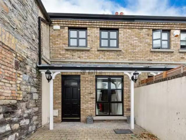 83A Heytesbury Lane, Ballsbridge, Dublin 4 is for rent