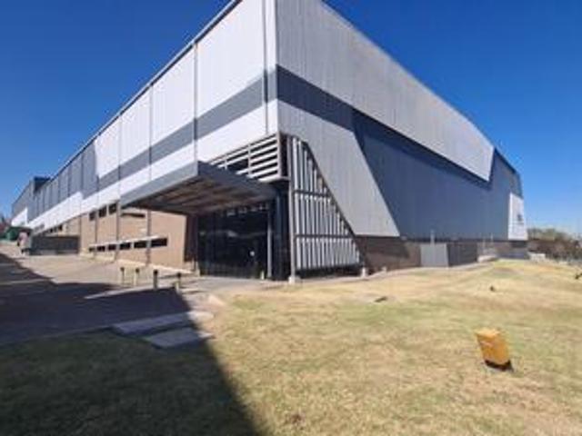 8000sqm warehouse to let with prime.