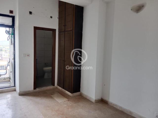 800 Ft² Flat for Sale