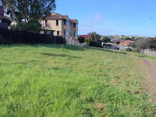 800 m² Land available in Aston Bay
