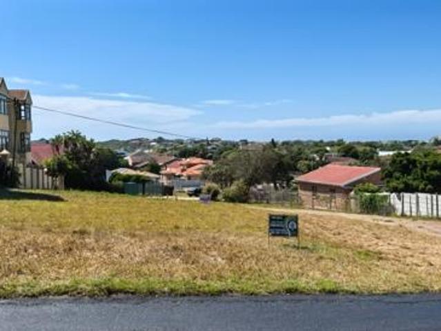 800 m² Land available in Aston Bay