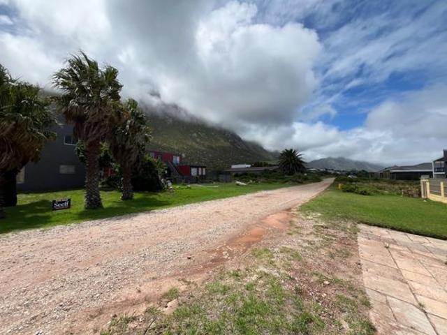 800 m² Land available in Bettys Bay