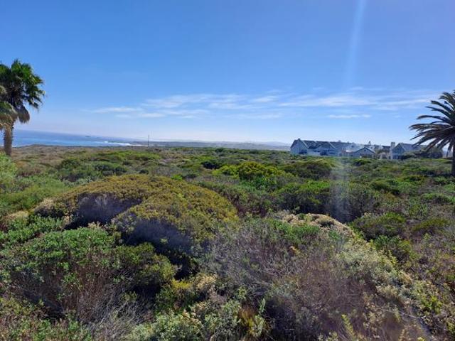 800 m² Land available in Grotto Bay