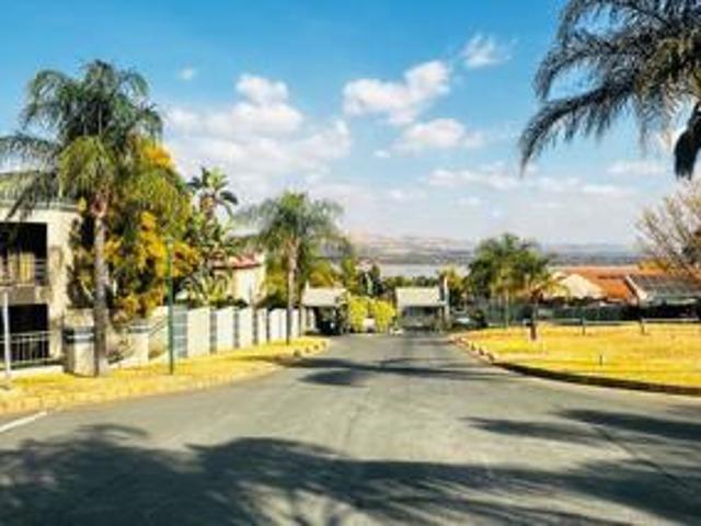 800 m² Land available in Kosmos Ridge Estate
