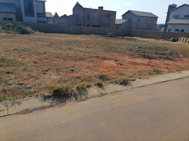 800 m² Land available in Raslouw