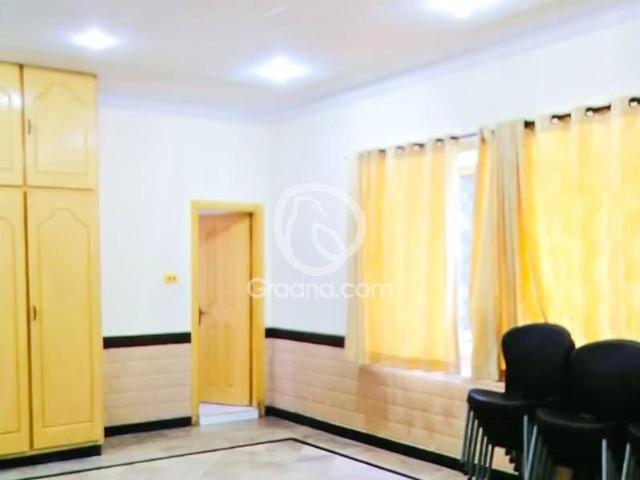 800 Sq. Yd Modern Single Unit house for sale