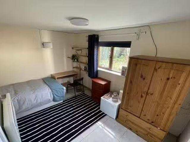 800 Room for rent in Mount Merrion