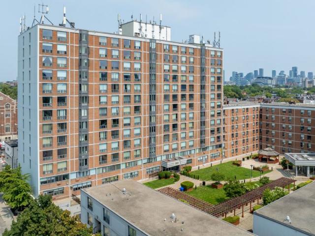 800 Richmond Street West