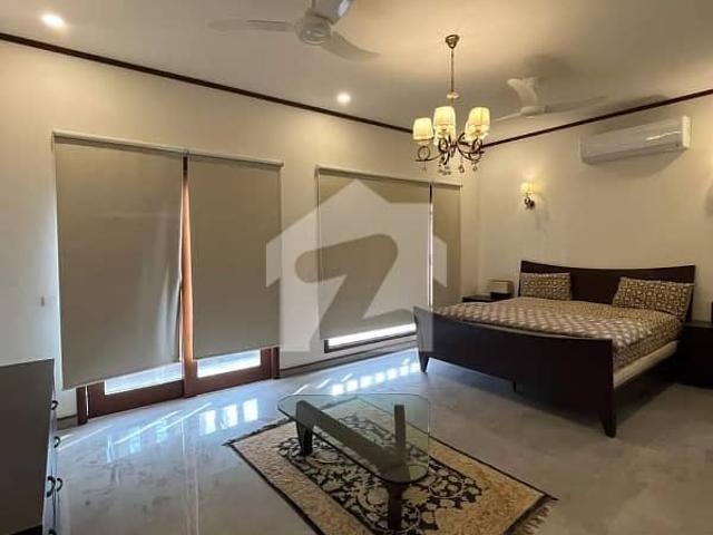 800 Yards Bungalow Available For Rent 6 Bedrooms Luxuious Drawing Dining Lounge