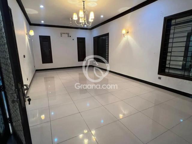 800 Yd² Upper portion for Rent