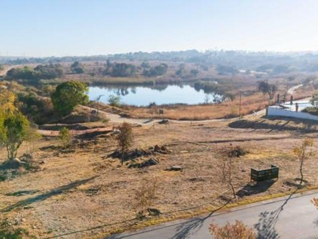801 m² Land available in Helderfontein Estate