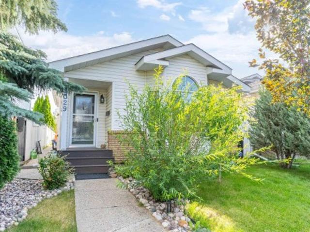 8029 17A Avenue Nw, Edmonton, AB, T6K 4E1 house for sale | Listing ID E4499 | Royal LePage