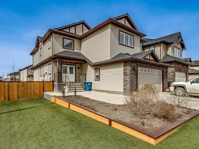 802 Canoe Green SW Airdrie AB T4B 3K6 For Sale