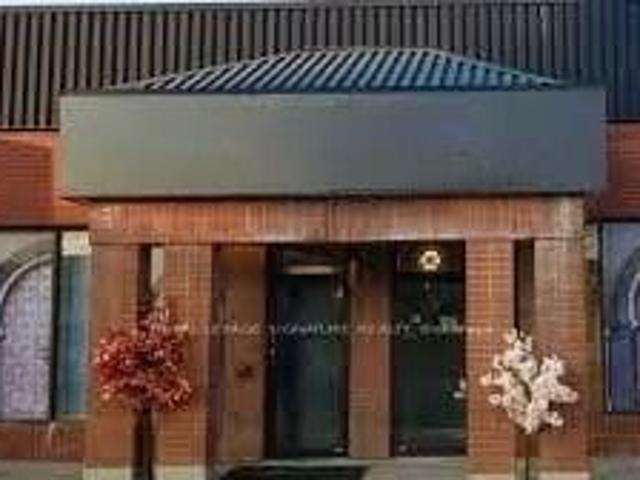803 Dundas Street E