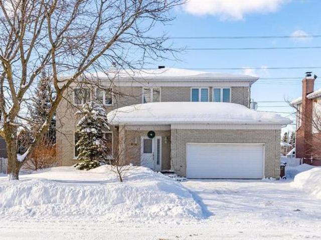 8040 Rue Rostand, Brossard, QC, J4X 2R7 house for sale | Listing ID 23484 | Royal LePage
