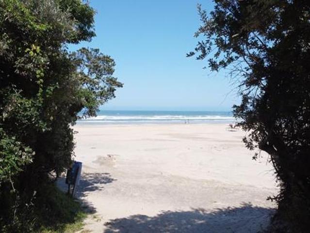 804 m² Land available in Cintsa