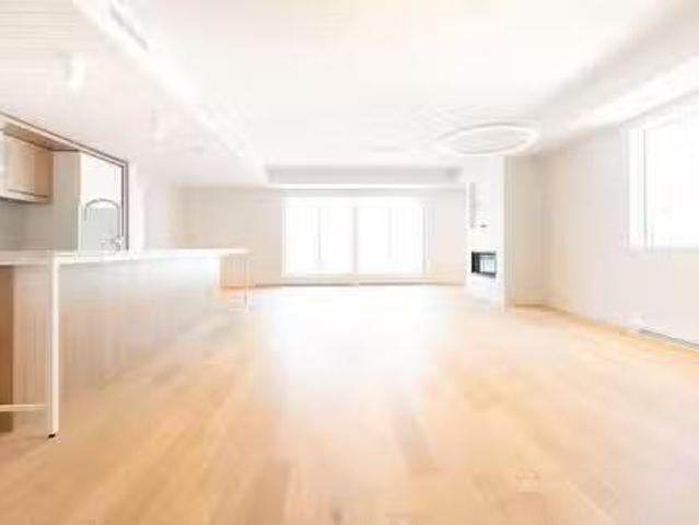 805 121 Rue Cuttle, Mont Tremblant, QC, J8E 1B9 Luxury Condo.