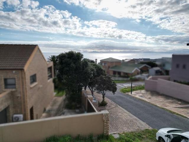 805 m² Land available in Perlemoenbaai