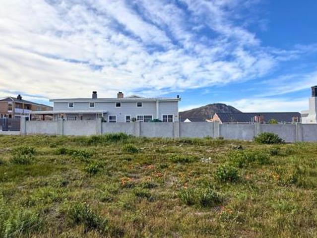 805 m² Land available in Perlemoenbaai