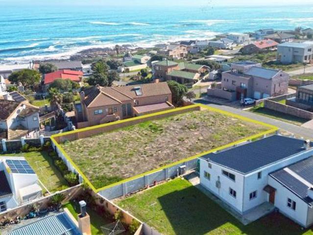 805 m² Land available in Perlemoenbaai