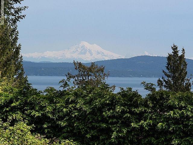 805 Yole Pl Saanich, British Columbia