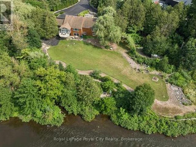 8060 Wellington 18 Road, Centre Wellington Fergus, ON, N1M 2W5 Luxury House for sale | Listing ID X13588 | Royal LePage Carriage Trade Luxury Properties