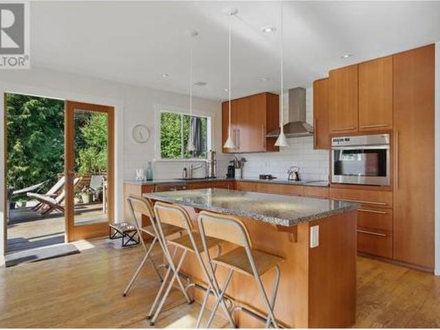 806 Clements Avenue, North Vancouver, BC, V7R 2K7 house for sale | Listing ID R3000 | Royal LePage