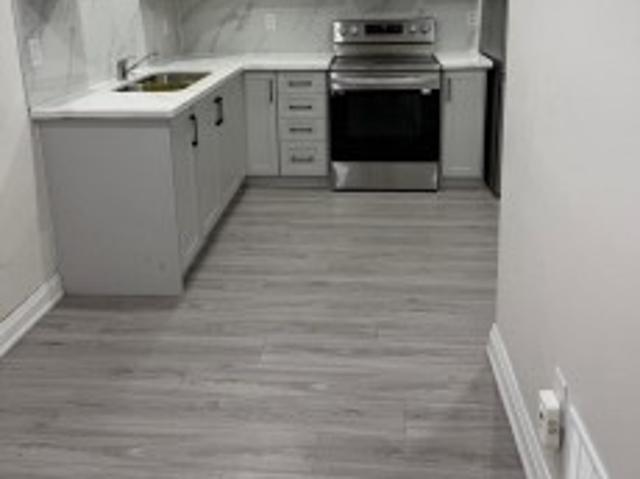 806 Envoy Drive, Mississauga, ON, L5W 1H3 house for lease | Listing ID W13440 | Royal LePage