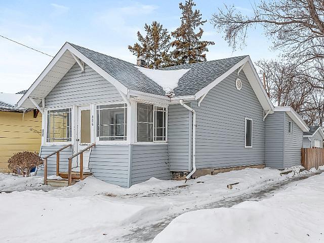 806 Outlook Ave Moose Jaw, Sk