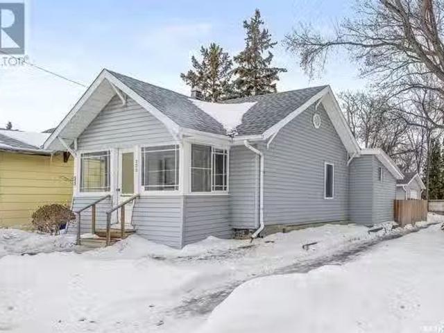 806 Outlook Avenue, Moose Jaw, SK, S6H 5T9 house for sale L.