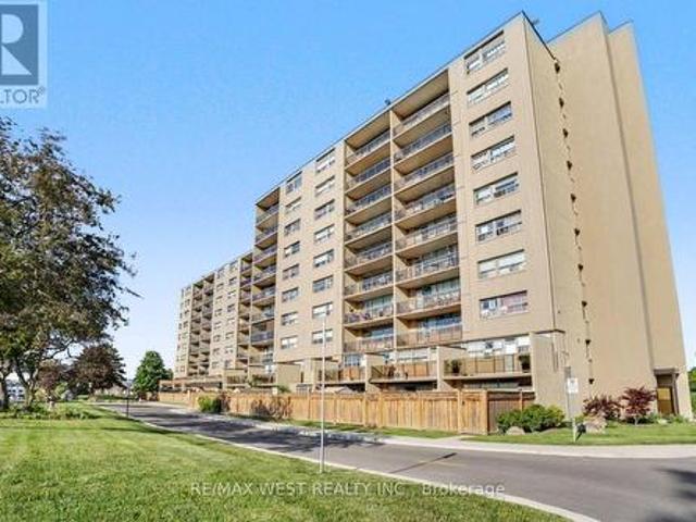 807 15 Nicklaus Drive, Hamilton, ON, L8K 5J5 lease for lease | Listing ID X13542 | Royal LePage