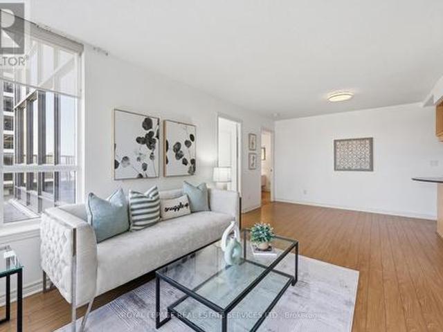 808 4 Living Arts Drive, Mississauga, ON, L5B 4M8 condo for sale | Listing ID W13149 | Royal LePage