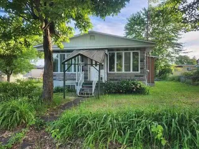 808 4E Avenue, Laval Fabreville, QC, H7R 4K3 house for sal.