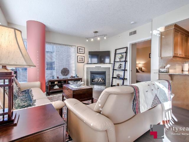 808, 920 5 Ave SW