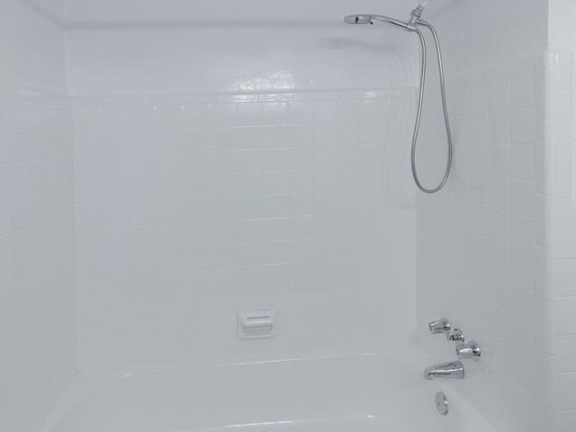 809 Bloomfield Avenue 2 Bedroom Apartment for Rent at 809 Av Bloomfield, Montréal, QC H2V 3S5 Outremont