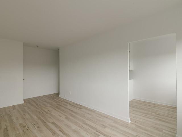 809 Bloomfield Avenue 2 Bedroom Apartment for Rent at 809 Av Bloomfield, Montréal, QC H2V 3S5 Outremont