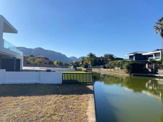 809 m² Land available in The Island Estates