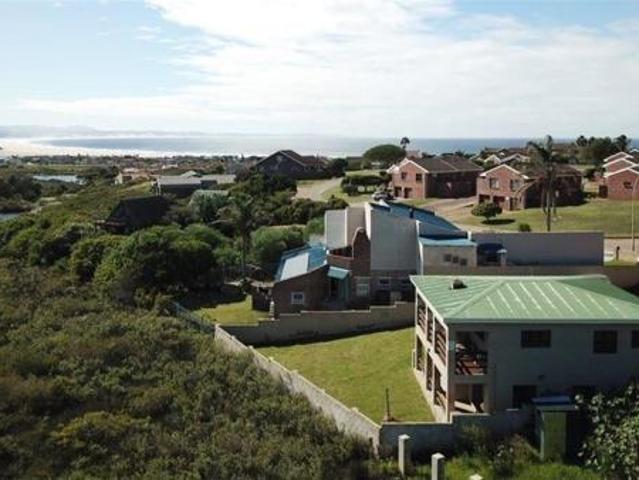 809 m² Land available in Wavecrest