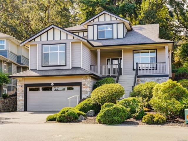 809 Rogers Way, Saanich, BC, V8X 5L1 house for sale | Listing ID 1043 | Royal LePage