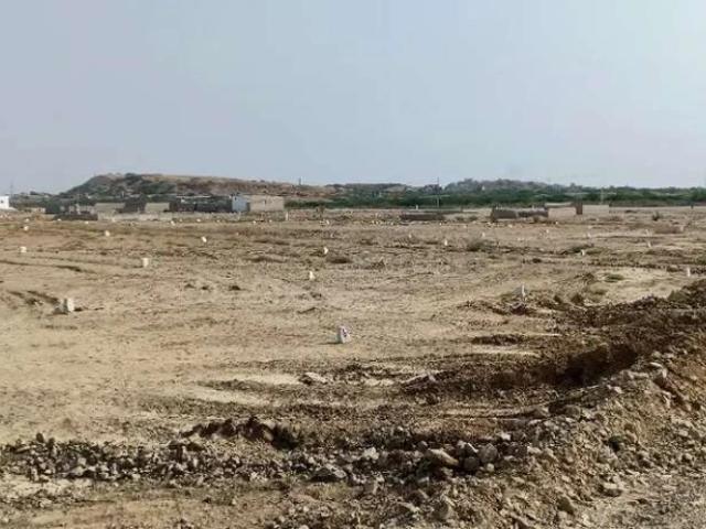 80 yard plot Karachi Gulshan E Iqbal Block 11 ID 34064