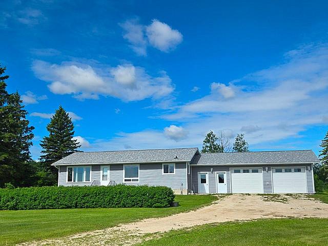 80 Acres With House And Farmyard In A Peaceful Setting